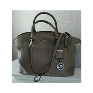 💕 Michael Kors Beige Pebble Leather Satchel Bag